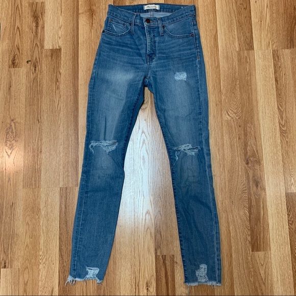 9" High-Rise Skinny Jeans in Ontario Wash: Distressed-Hem Edition - Picture 5 of 14
